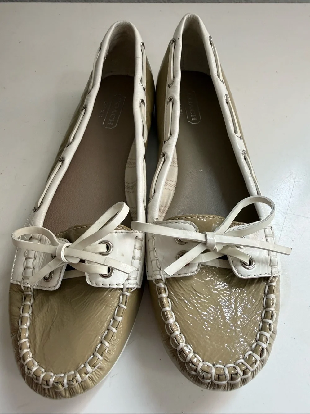 Coach Percy moccasins size 6 Two-Tone Cream & Tan Patent Leather Bow Moccasins